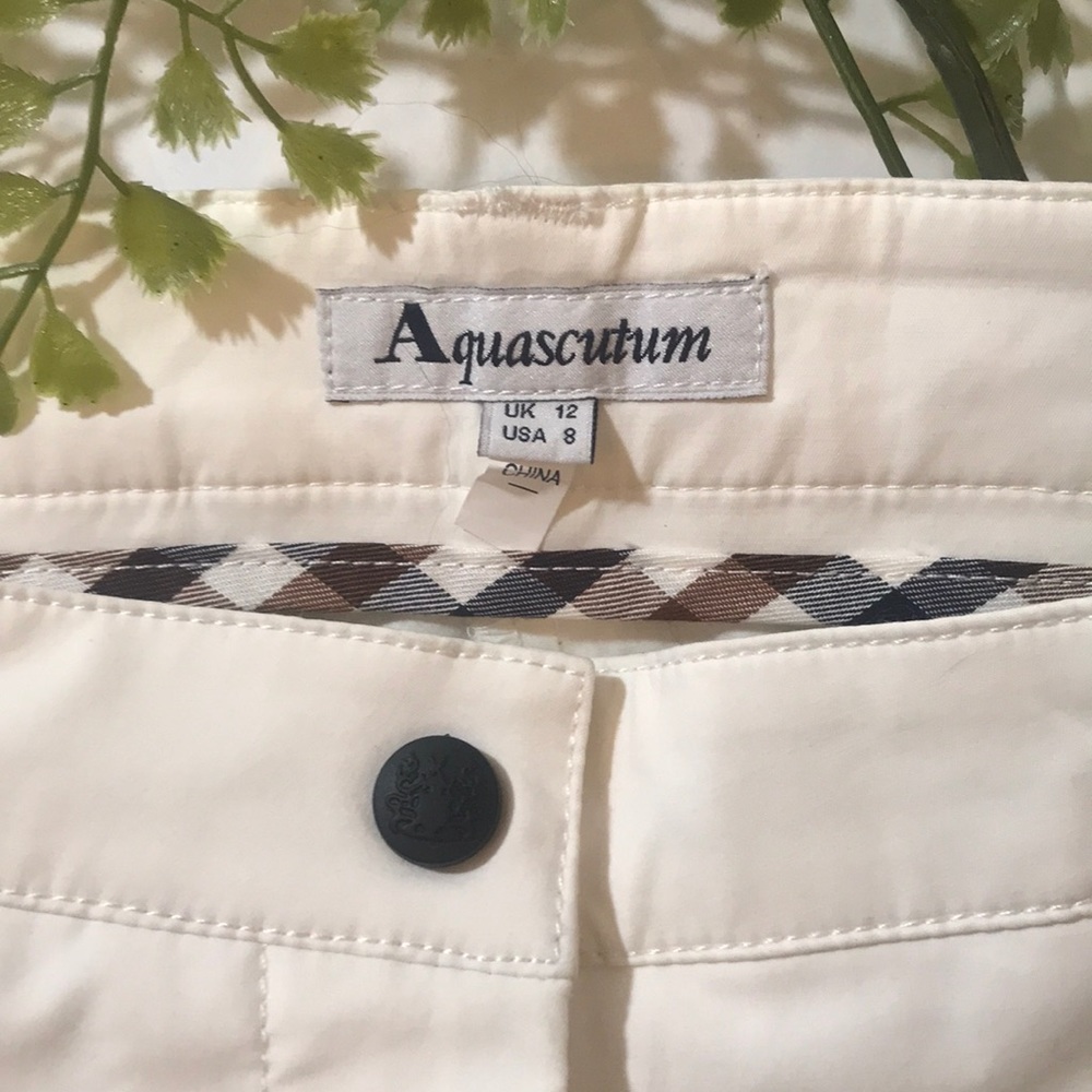 “AQUASCUTUM ” of London Ladies White Pants.